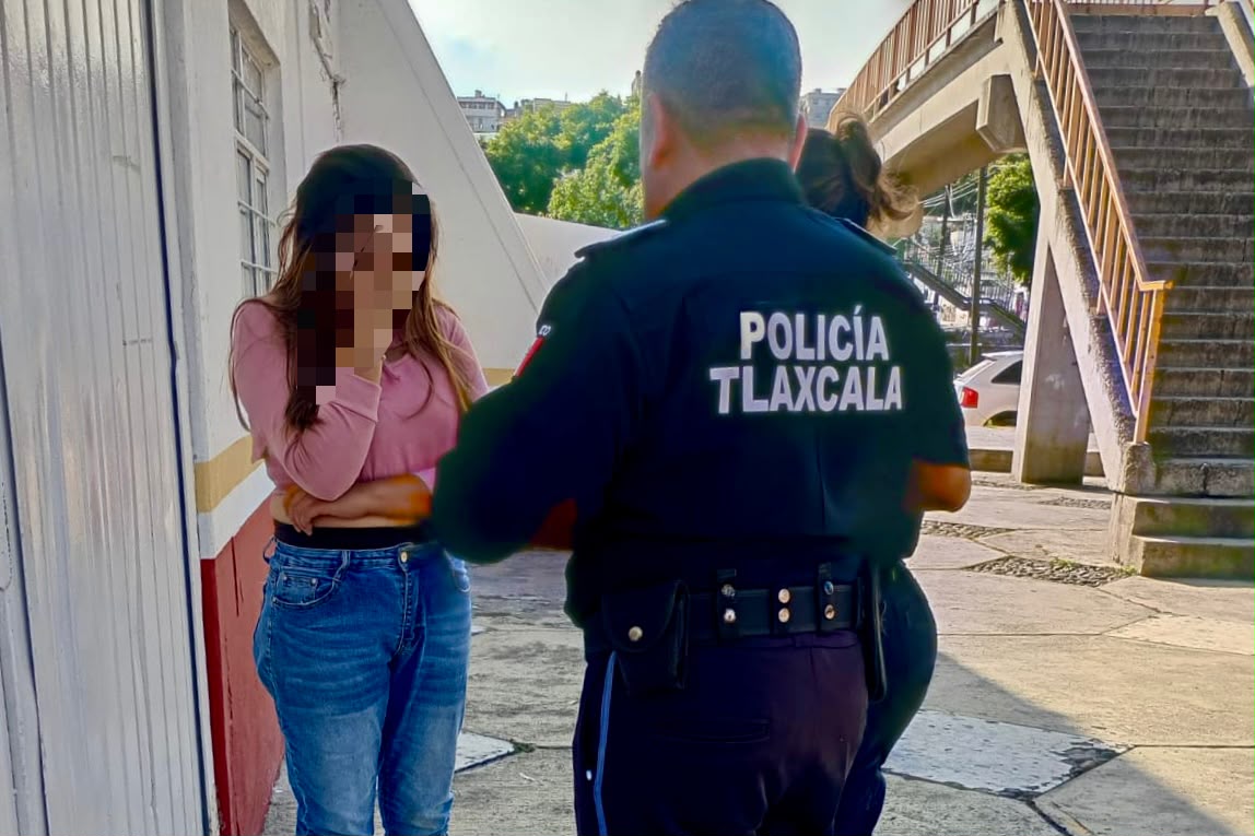 Policía Municipal de Tlaxcala brinda atención a una mujer y previene posible situación de riesgo en puente de la capital